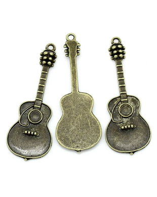Pandative bronz antic chitara