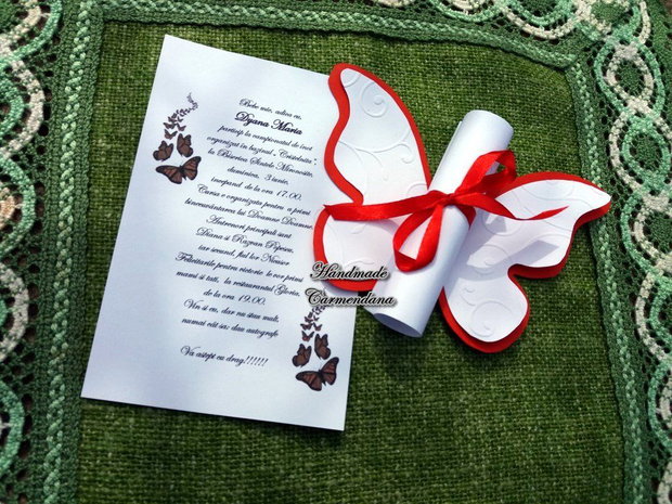 Invitatie papirus cu fluture embosat
