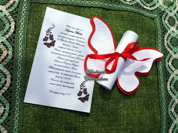Invitatie papirus cu fluture embosat