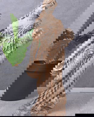 Statueta pentru gradina din rasini speciale cu o femeie la apa