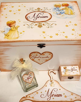 Cufar din lemn personalizat pentru trusou botez / pastrarea amintirilor, tema Ingerasi, 30*20*18 cm sau 40*30*20 cm