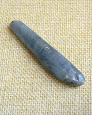 Bagheta Kyanit slefuit (MN4)