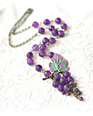 Colier cu jad violet si frunza verde