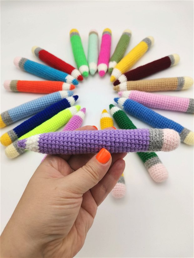 Creion crosetat - jucarie lucrata manual - creioane colorate decorațiune