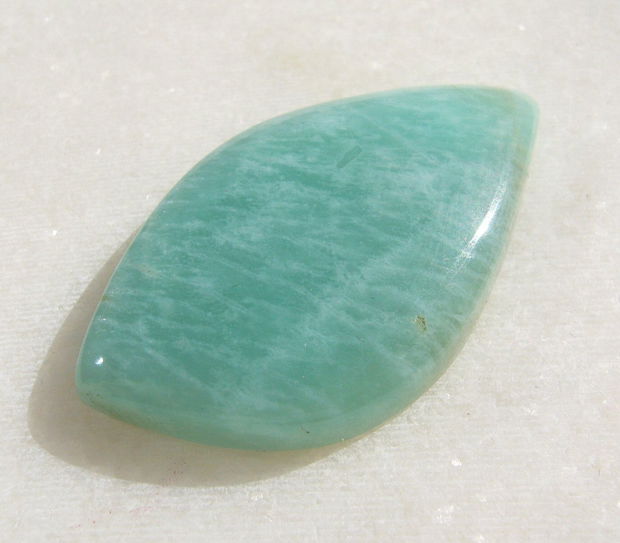 Cabochon amazonit (lucrat manual in INDIA) aprox 39x22x6 mm