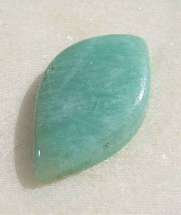 Cabochon amazonit (lucrat manual in INDIA) aprox 39x22x6 mm