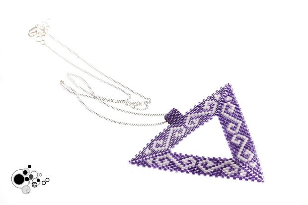 Caligrafie #1 - colier cu pandativ triunghi din margele miyuki delica