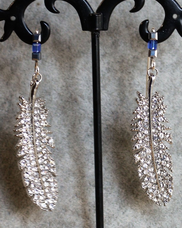 Cercei din alama argintata cu cristale zirconia si cristale tip swarovski