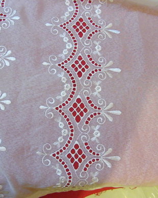 Perdeluta cu broderie  2m