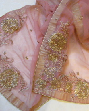 Dupatta/esarfa indiana