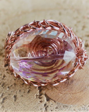 Inel din sarma de cupru placata cu aur si cristal translucid