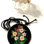 Colier brodat manual - ramura de flori