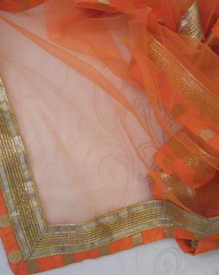 Dupatta/esarfa indiana