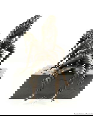 Grup - statueta erotica pe soclu din marmura