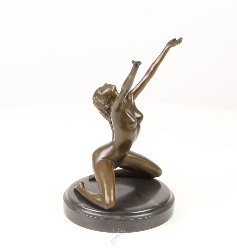 Nud - statueta erotica din bronz pe soclu din marmura