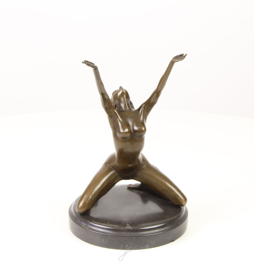 Nud - statueta erotica din bronz pe soclu din marmura