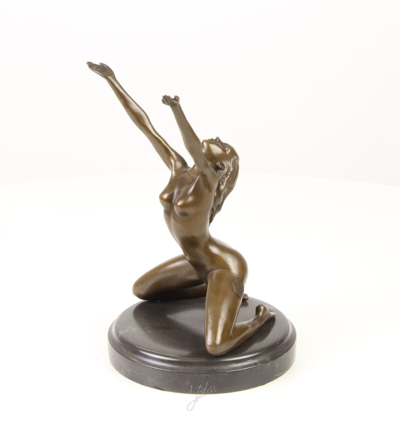 Nud - statueta erotica din bronz pe soclu din marmura