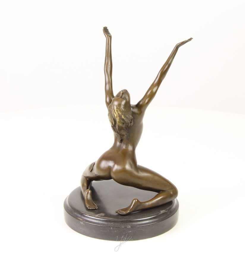 Nud - statueta erotica din bronz pe soclu din marmura