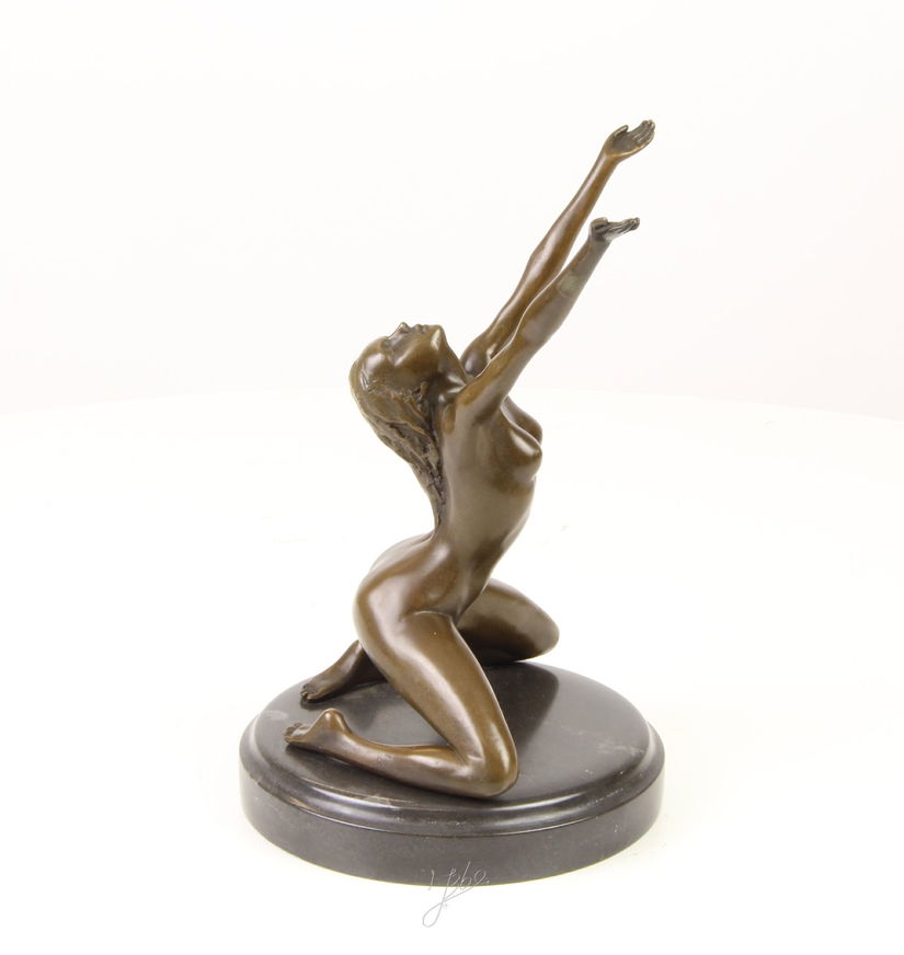 Nud - statueta erotica din bronz pe soclu din marmura