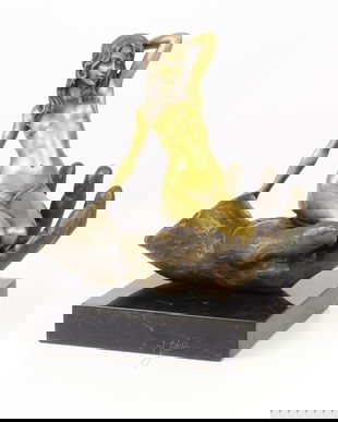 Femeie in mana lui Dumnzeu- statueta din bronz pe soclu din marmura