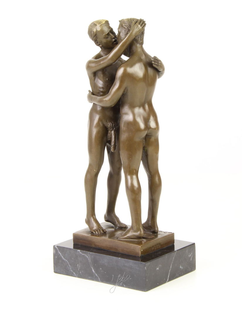 Doi barbati - statueta erotica pe soclu din marmura