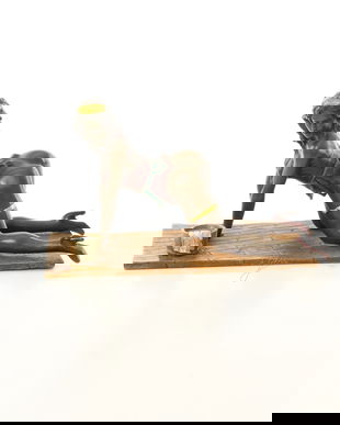 Femeie spaland podele- statueta din bronz pictat