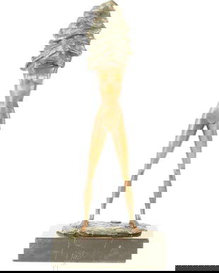 Femeie dezbracandu-se - statueta din bronz pe soclu din marmura