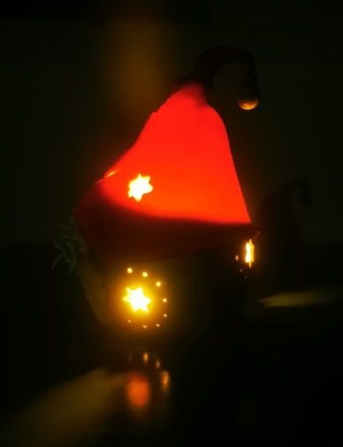 Lampa de veghe Pitic - Nosey BigFeet Tasslehat Gnome