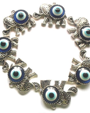 Pandantiv metalic  elefant argintiu cu burtica evil eyes albastru inchis