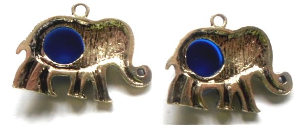 Pandantiv metalic  elefant argintiu cu burtica evil eyes albastru inchis