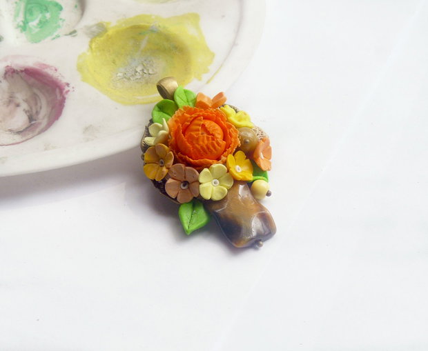 Ranunculus si ochi de tigru