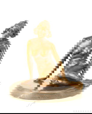 Femeie dezgolita- statueta din bronz pe soclu din marmura