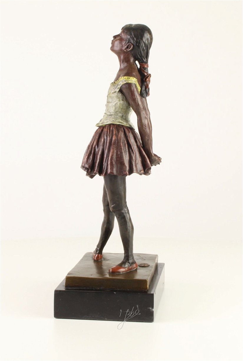 Dansatoare la 14 ani - statueta din bronz pictat pe soclu din marmura