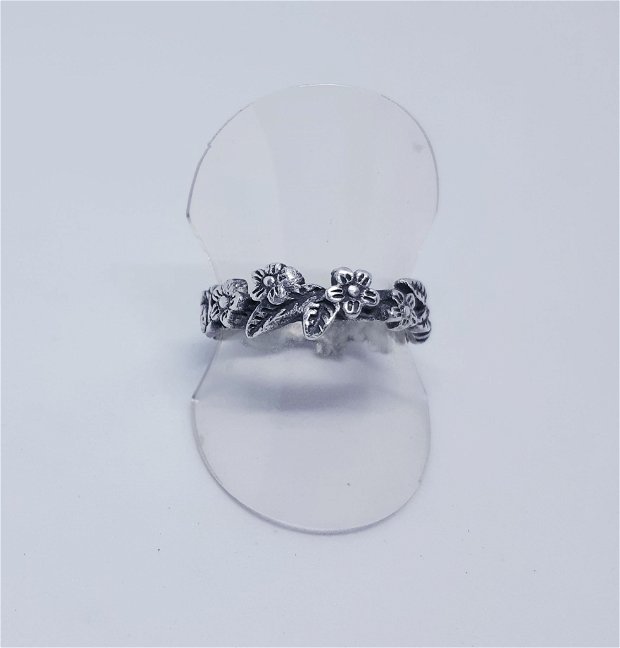 Inel de autor din argentium silver, în forma de coronițe din flori și frunze
