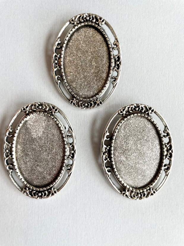 Baza brosa, argintiu antichizat, forma ovala, 30x20mm