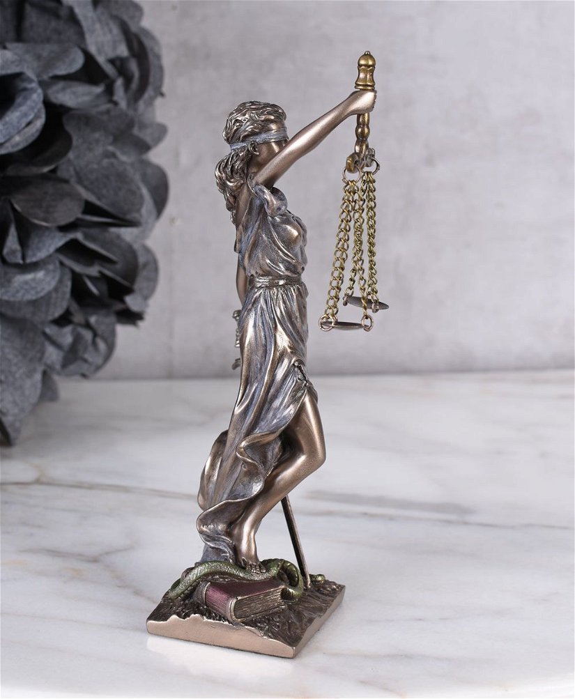 Justitia- statueta din rasini speciale