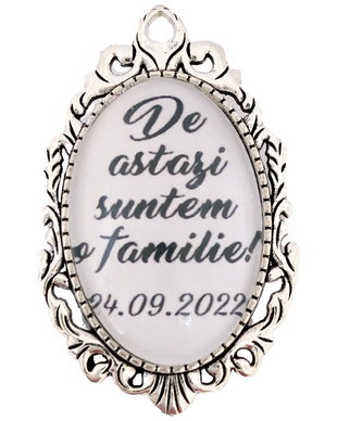 Brosa personalizata de astazi suntem o familie