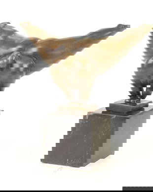 Gimnasta - statueta moderna din bronz pe soclu din marmura