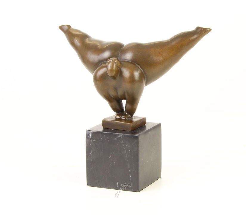 Gimnasta - statueta moderna din bronz pe soclu din marmura