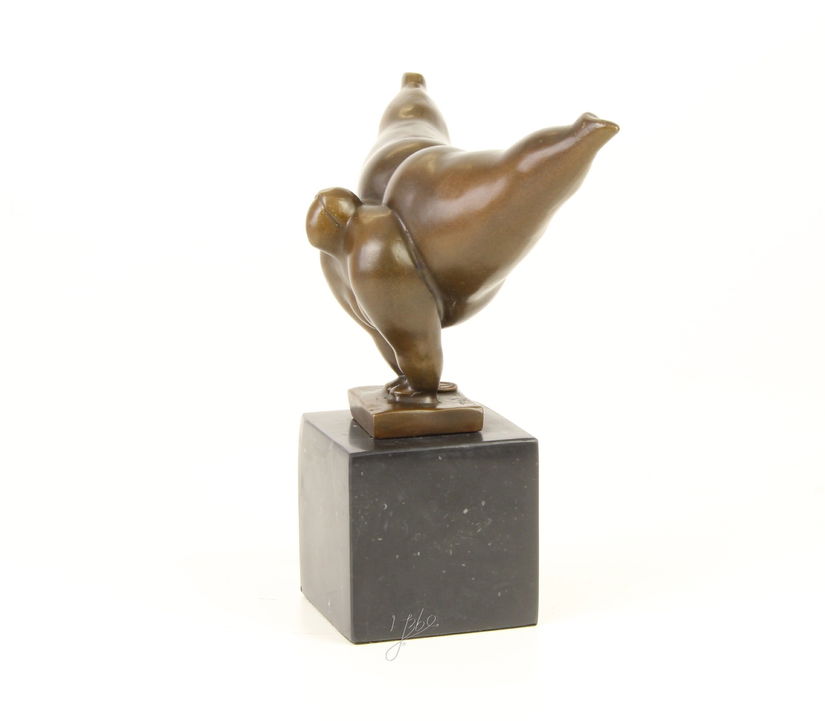 Gimnasta - statueta moderna din bronz pe soclu din marmura