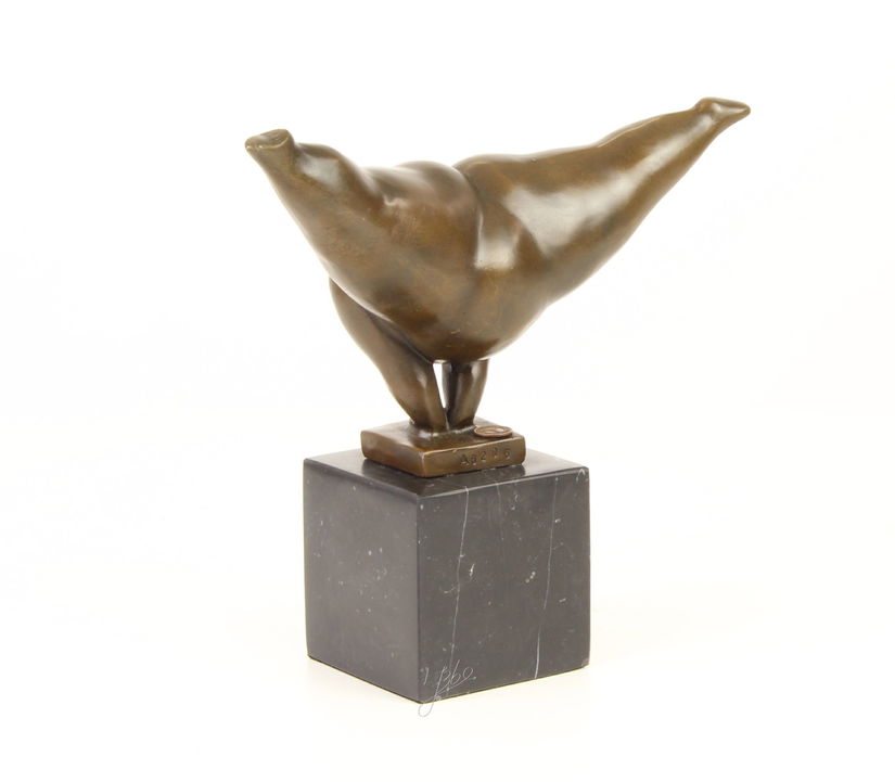 Gimnasta - statueta moderna din bronz pe soclu din marmura