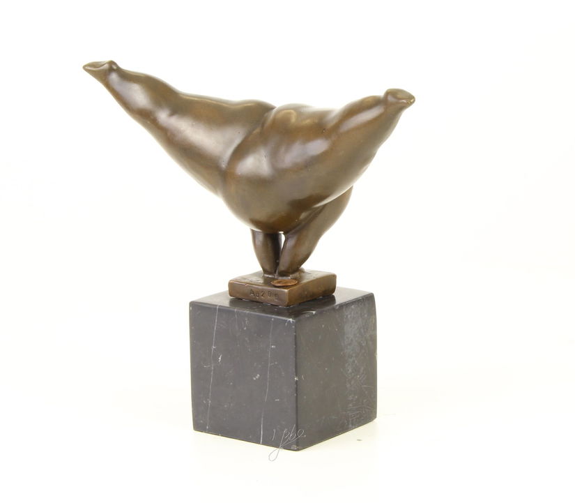 Gimnasta - statueta moderna din bronz pe soclu din marmura