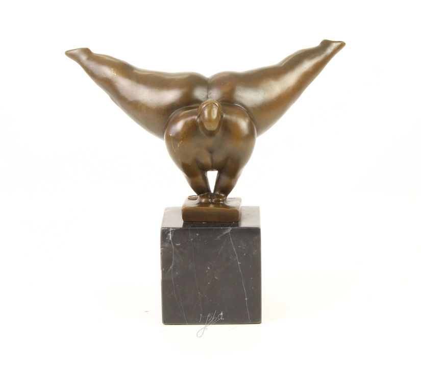 Gimnasta - statueta moderna din bronz pe soclu din marmura