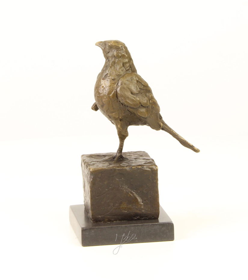 Pasarica - statueta din bronz pe soclu din marmura