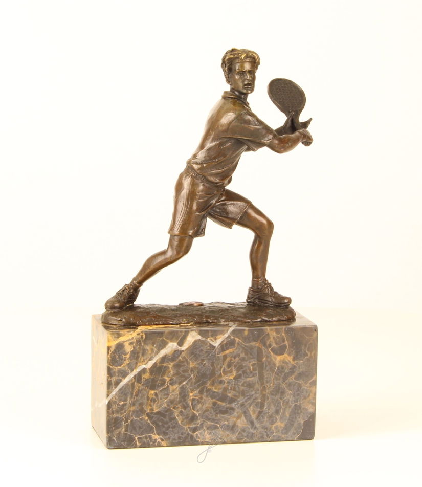 Jucator de tenis - statueta din bronz pe soclu din marmura