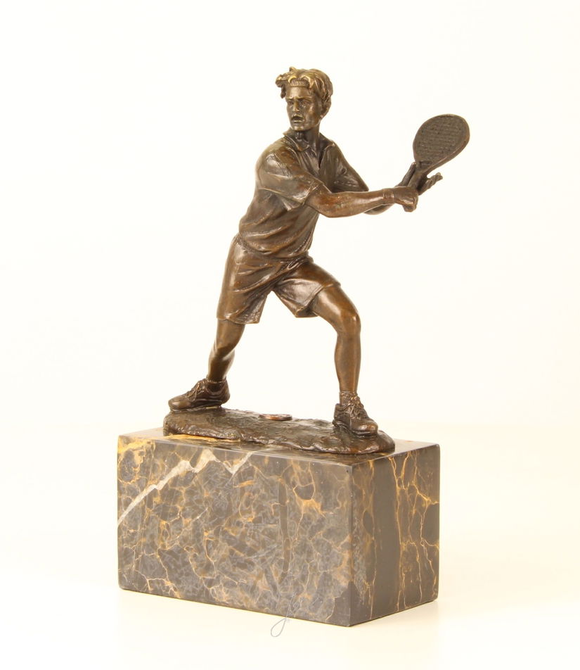 Jucator de tenis - statueta din bronz pe soclu din marmura