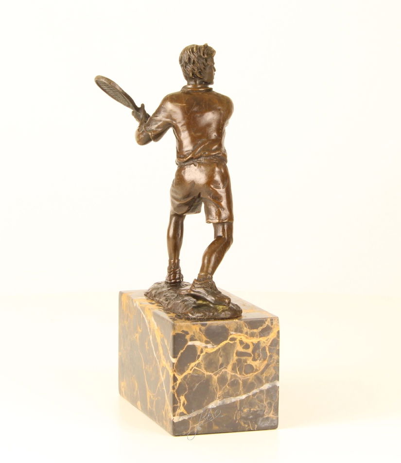 Jucator de tenis - statueta din bronz pe soclu din marmura