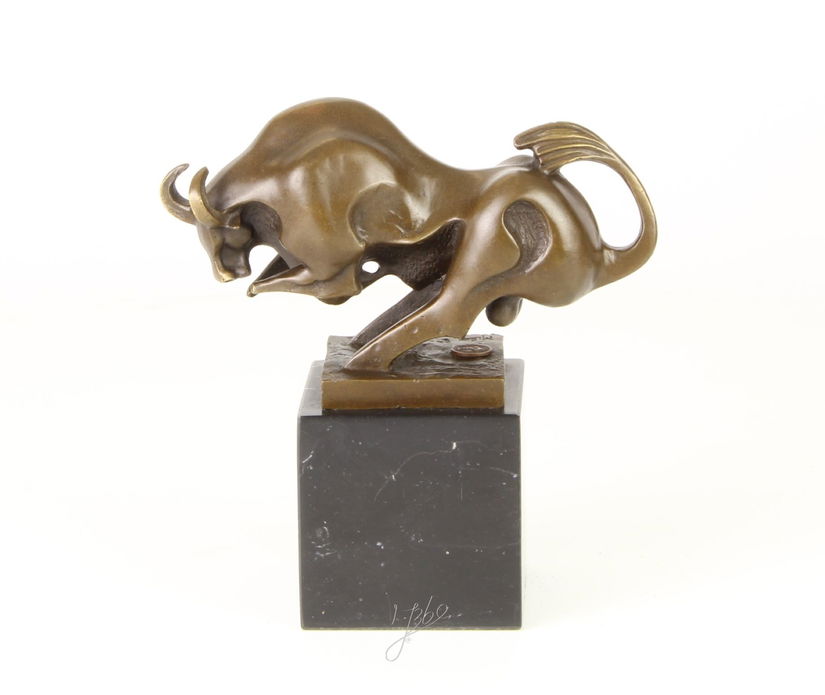 Bou - statueta moderna din bronz masiv pe soclu din marmura