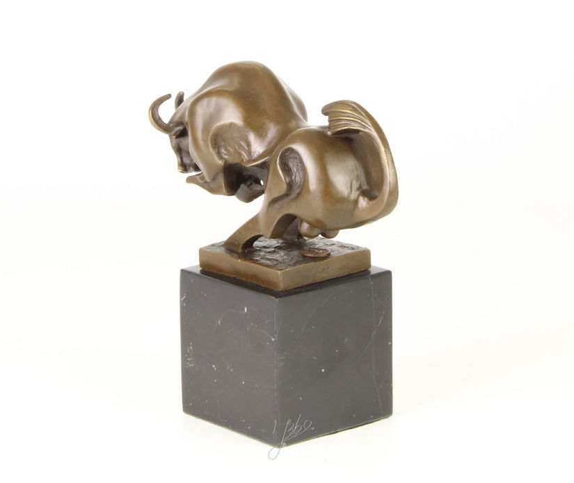Bou - statueta moderna din bronz masiv pe soclu din marmura