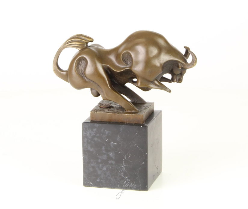 Bou - statueta moderna din bronz masiv pe soclu din marmura